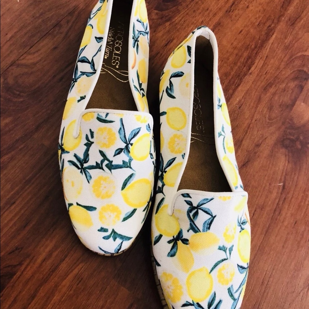 Aerosoles stitch and turn lemon fruit canvas 6.5🍋